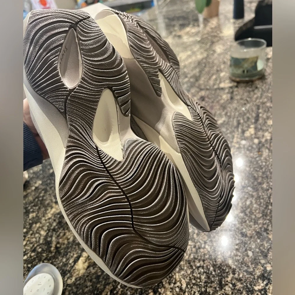 NWT! New Balance WRPD Runner Greys - Picture 5 of 8